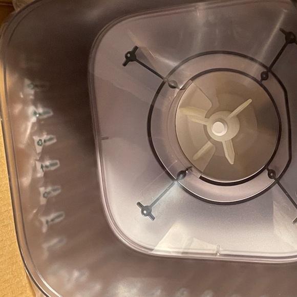 YMIKO AUTOMATIC PET FEEDER - Picture 10 of 12